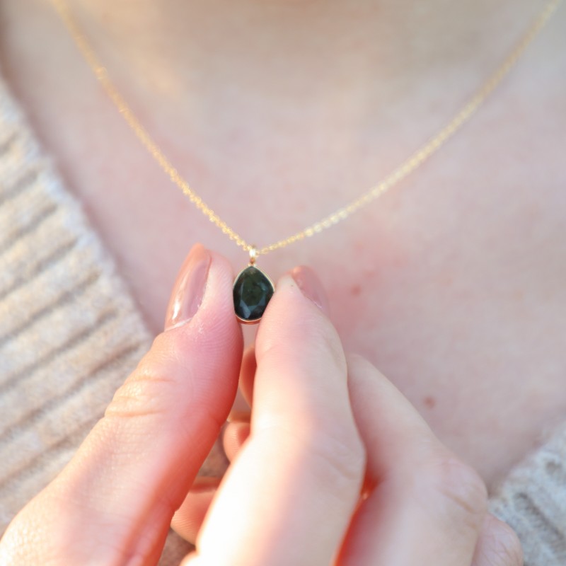 Green dark/moss green tourmaline (rosecut) - Necklace (short) - Collier tourmaline (vert foncé/vert mousse) Green dark/moss green tourmaline (rosecut) - Necklace (short) - Collier tourmaline (vert foncé/vert mousse)
