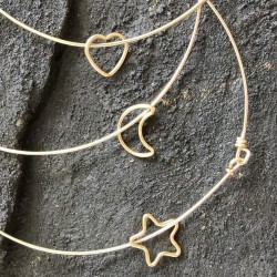 Bracelet Jonc et son charm's symbolique : Coeur, Lune, Etoile et autres