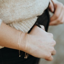 Jonc semainier non déformable en Gold Filled 14K résistant à l'eau et au sport.