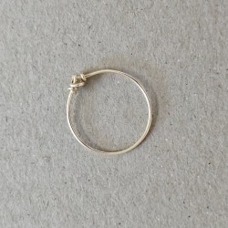 Anneau rigide un tour fil lisse rond or laminé 14k fait main modèle Tiggy