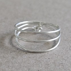 Bague triple tour Merry en argent 925 fil lisse de style graphique
