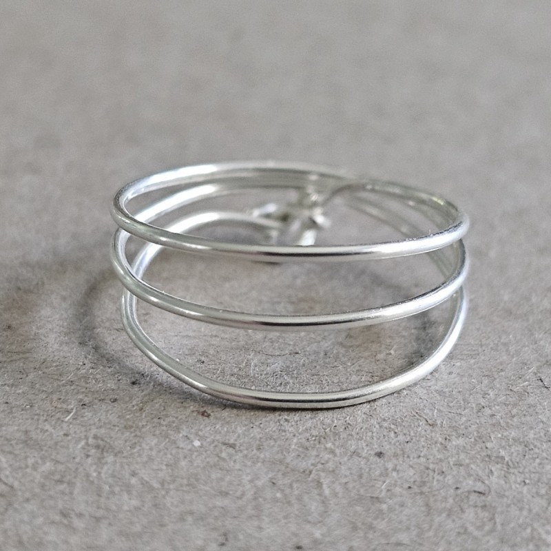 Bague triple tour Merry en argent 925 fil lisse de style graphique