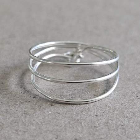 Bague triple tour Merry en argent 925 fil lisse de style graphique