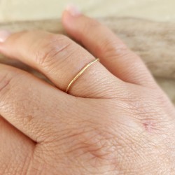 Bague Le Trait Martelée en Gold Filled 14K | Éclats Nomades
