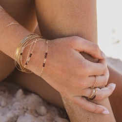 Joncs Blossom Grenat et Pétale en Gold Filled 14k – Éclats Nomades