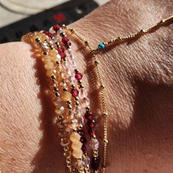 Collier Blossom Halo Champagne porté en bracelet multirang